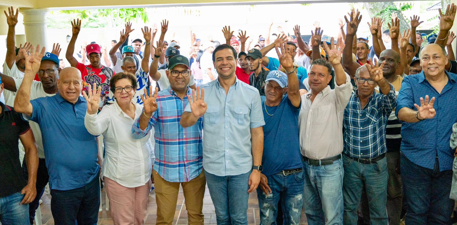 Roberto Ángel juramenta 83 dirigentes del PLD en Salcedo