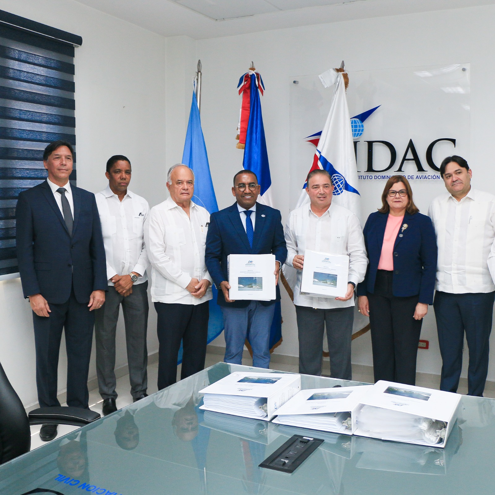 DA entrega al IDAC estudios sobre construcción aeropuerto internacional Cabo Rojo