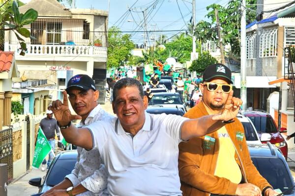 Rubén Maldonado, aspirante a senador por la Cincunscripción 3, encabezó la movilización de la Fuerza del Pueblo