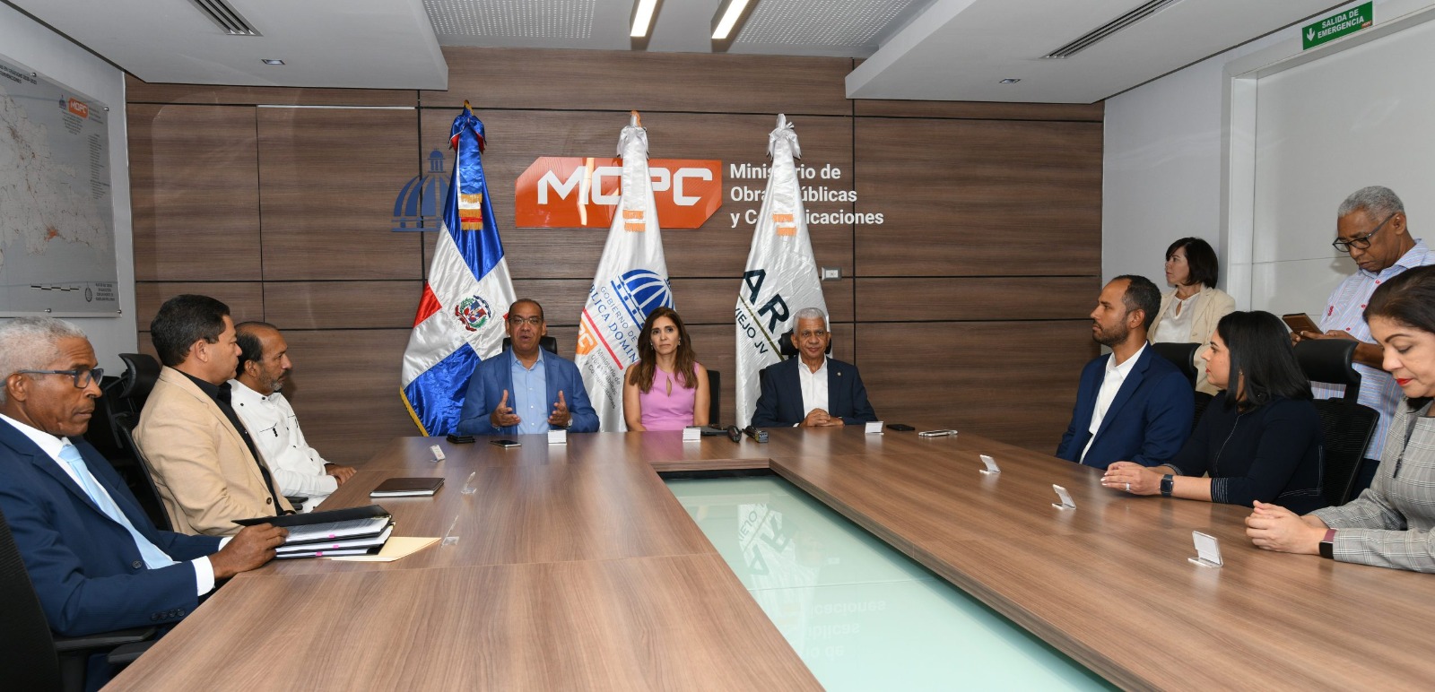 MOPC y Pueblo Viejo Dominicana suscriben acuerdo para estudio y diseño de la circunvalación Piedra Blanca-El Copey