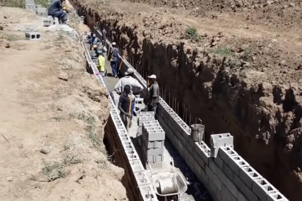 En Haiti, haitianos aceleran trabajos  de canal para desviar agua del rio Masacre