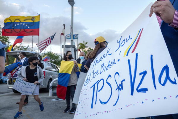 Biden expande permiso migratorio TPS a más de 400 mil venezolanos en EE.UU.