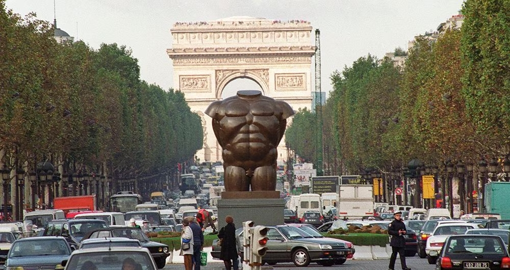 Las obras de Botero coronaron los Campos Elíseos en París en 1992