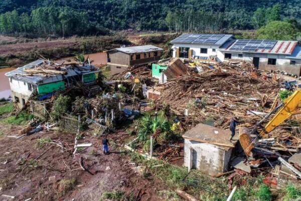 Sube  a 42 los muertos por las inundaciones en Brasil