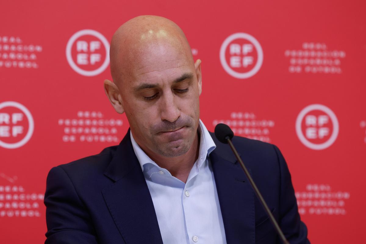 Renuncia presidente de la Real Federación Española de Fútbol, Luis Rubiales