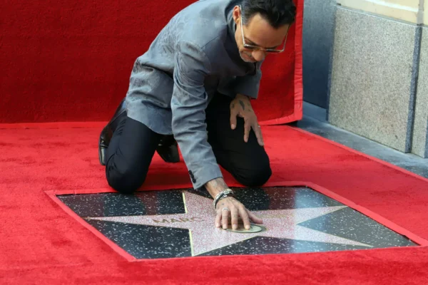 ¡Bien Merecido! Mira a quien dedicó Marc Anthony su estrella en el Paseo de la Fama de Hollywood