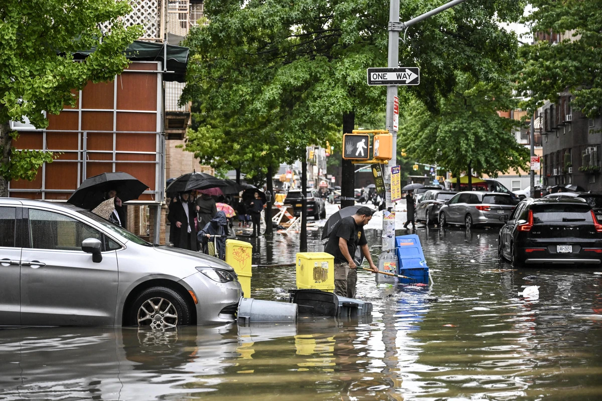 Emergencia en Nueva York se complica con calles bajo las aguas