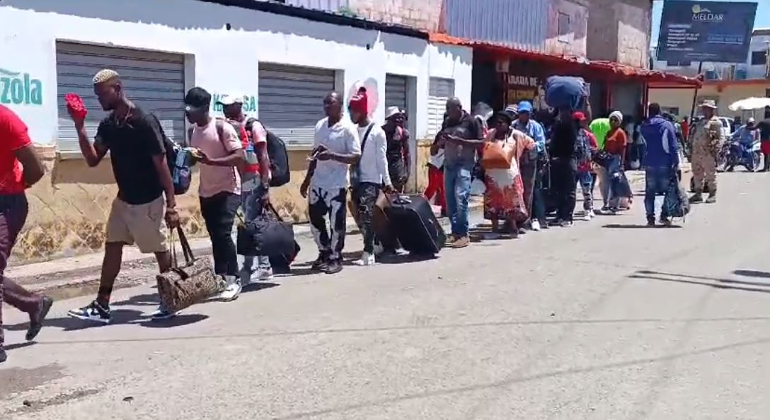 Haitianos Retornan A Su País Tras Conflicto Construcción De Canal 9895