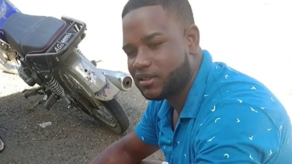 Joven de Salcedo atendió a parturienta haitiana en plena vía