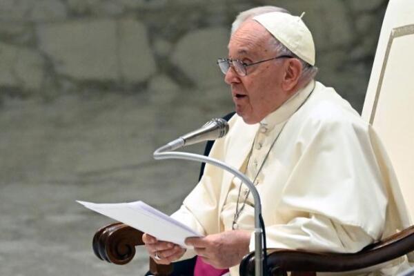 El papa plantea un «derecho a no migrar»; pide integrar a quienes huyen de la miseria