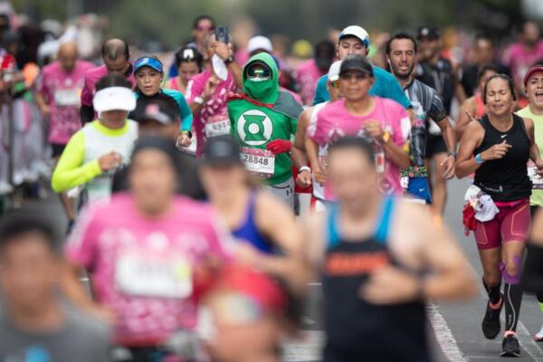 Descalifican 11,000 corredores en el Maratón de la Ciudad de México por hacer trampa