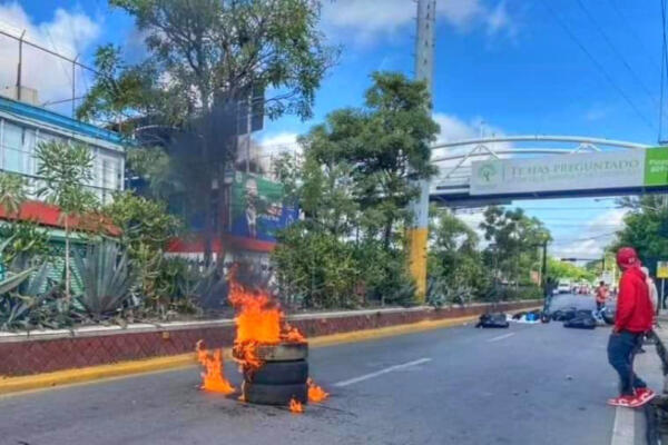 Los alrededores de la UASD en SFM se caldearon este lunes