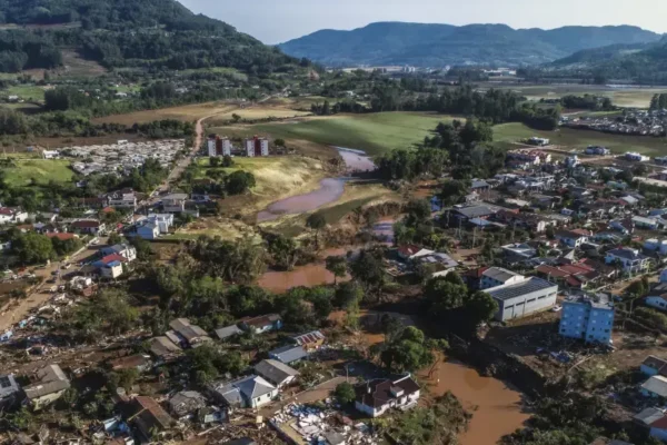 Aumentan a 37 las víctimas mortales de las inundaciones por un ciclón al sur de Brasil