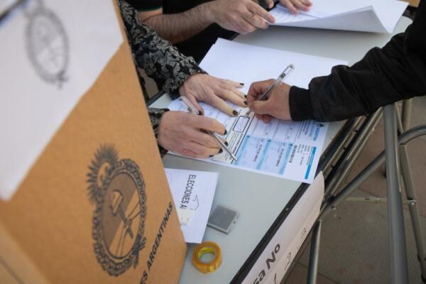 Incertidumbre en elecciones presidenciales de Argentina.