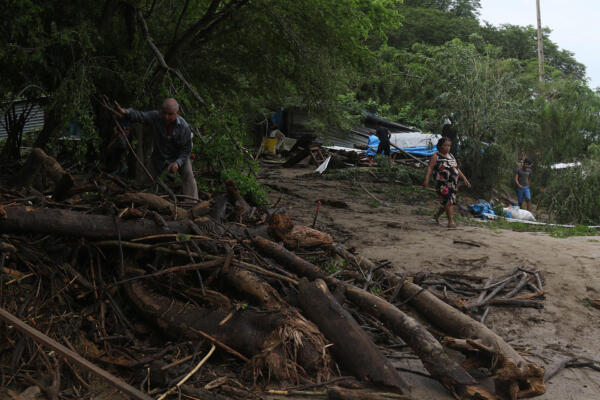 27 muertos y 4 desaparecidos tras el paso de huracán Otis 