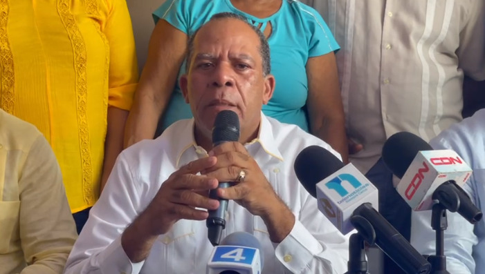 PRM afronta desacuerdo por resultados de encuestas en Villa la Mata; Alcalde anuncia su rechazo al proceso.