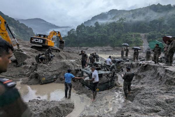 Al menos 11 muertos y 120 desaparecidos por las inundaciones en el norte de la India