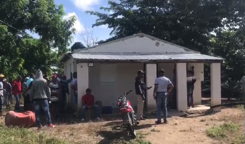 En una comunidad del Seibo, más de 8 individuos supuestamente de nacionalidad haitiana descuartizaron un hombre y abusaron de una mujer.