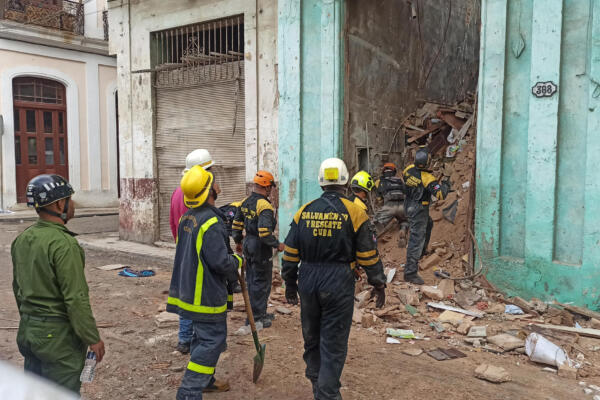 El derrumbe de un edificio en La Habana deja al menos un muerto y varios atrapados en los escombros