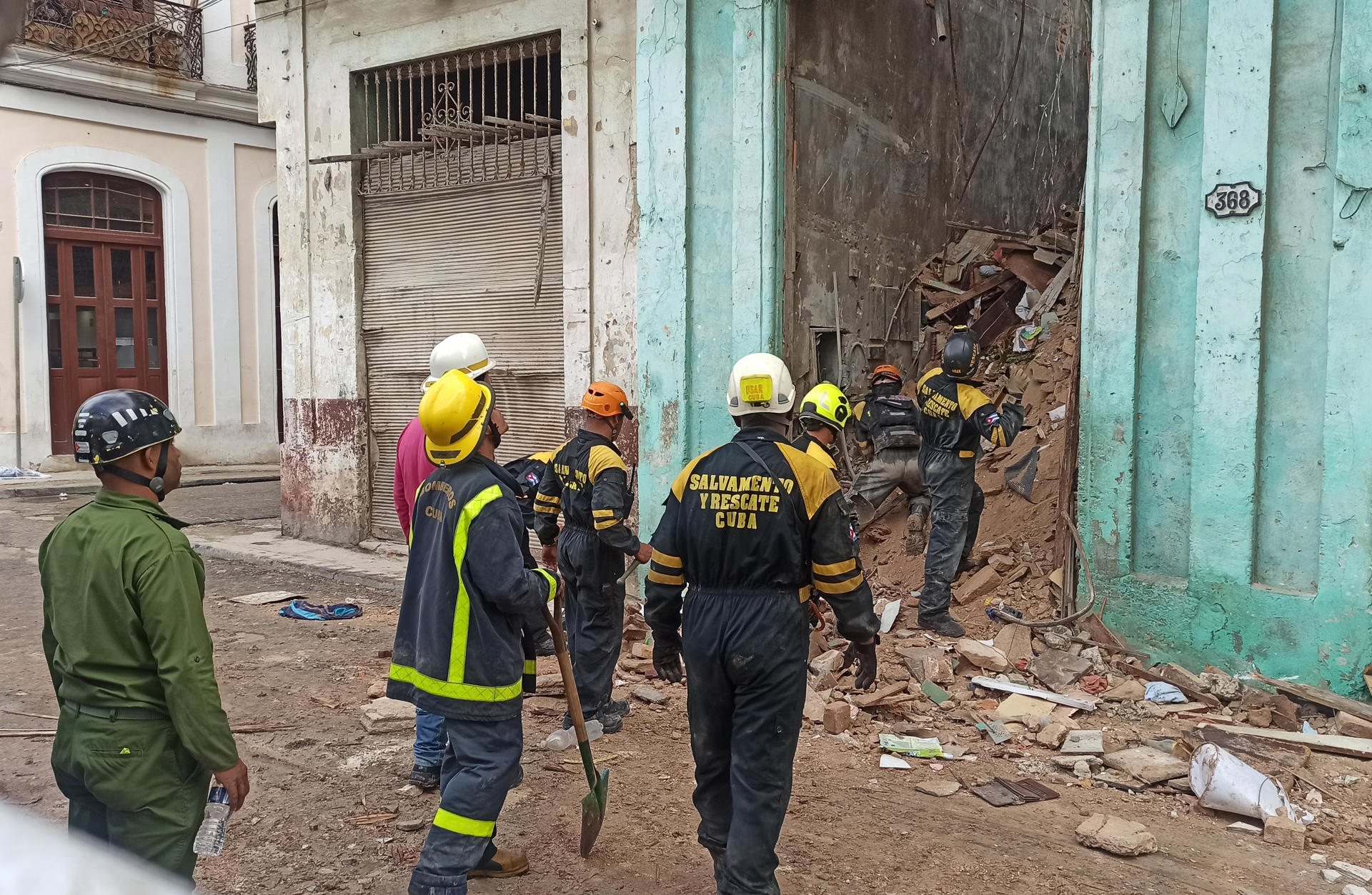 El derrumbe de un edificio en La Habana deja al menos un muerto y varios atrapados en los escombros