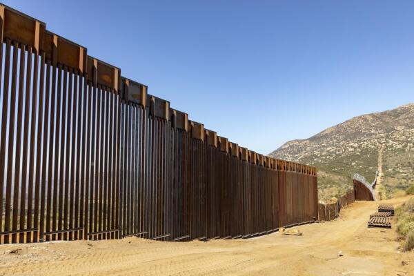 Estados Unidos ampliará el muro fronterizo con México