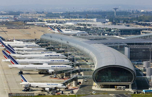 Francia: evacuan seis aeropuertos por amenazas de bomba