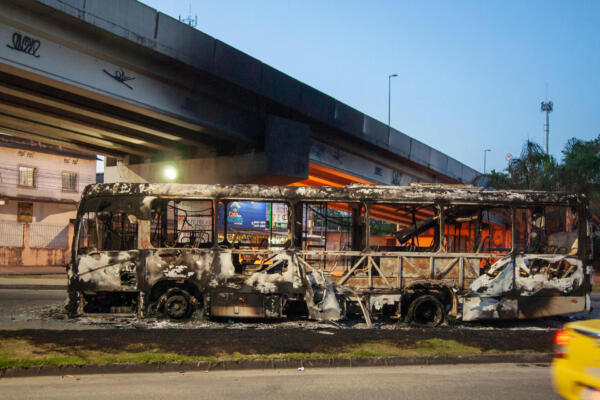 Incendian autobuses en Río de Janeiro