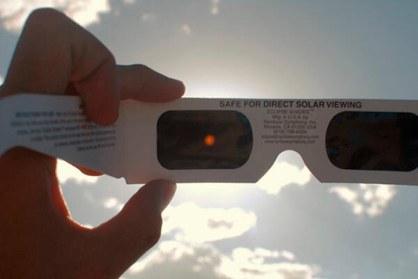Recomendaciones para ver un eclipse solar