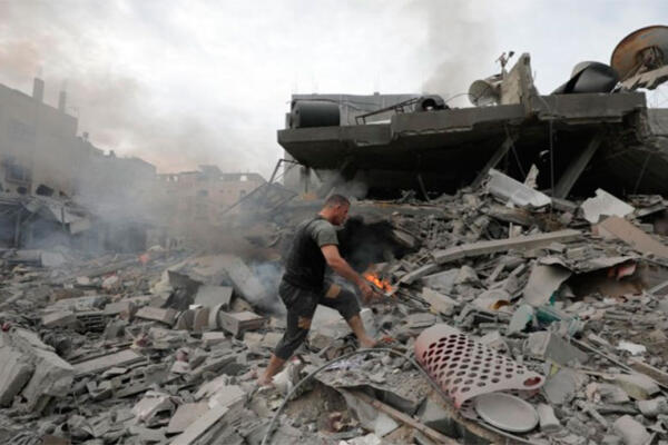Suben a 7,703 muertos y casi 19,000 heridos las víctimas en Gaza