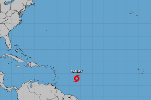 Tormenta tropical Tammy al este de las Antillas Menores