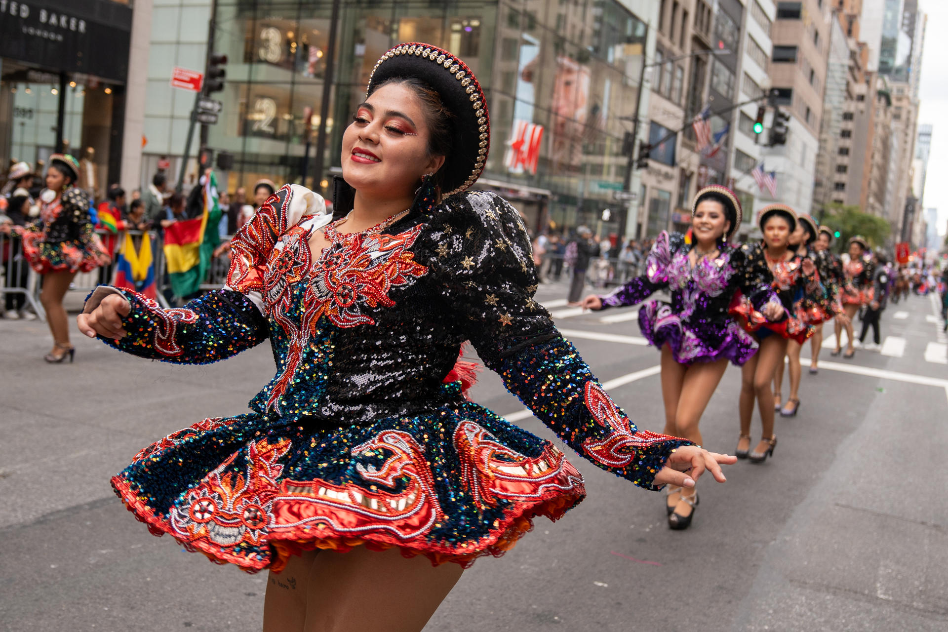 Tradiciones y color en el Desfile de la Hispanidad en Nueva York