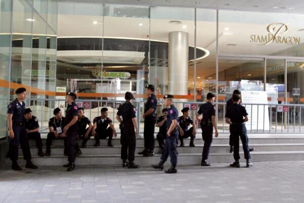 Tres muertos y dos heridos en un tiroteo en un lujoso centro comercial de Bangkok