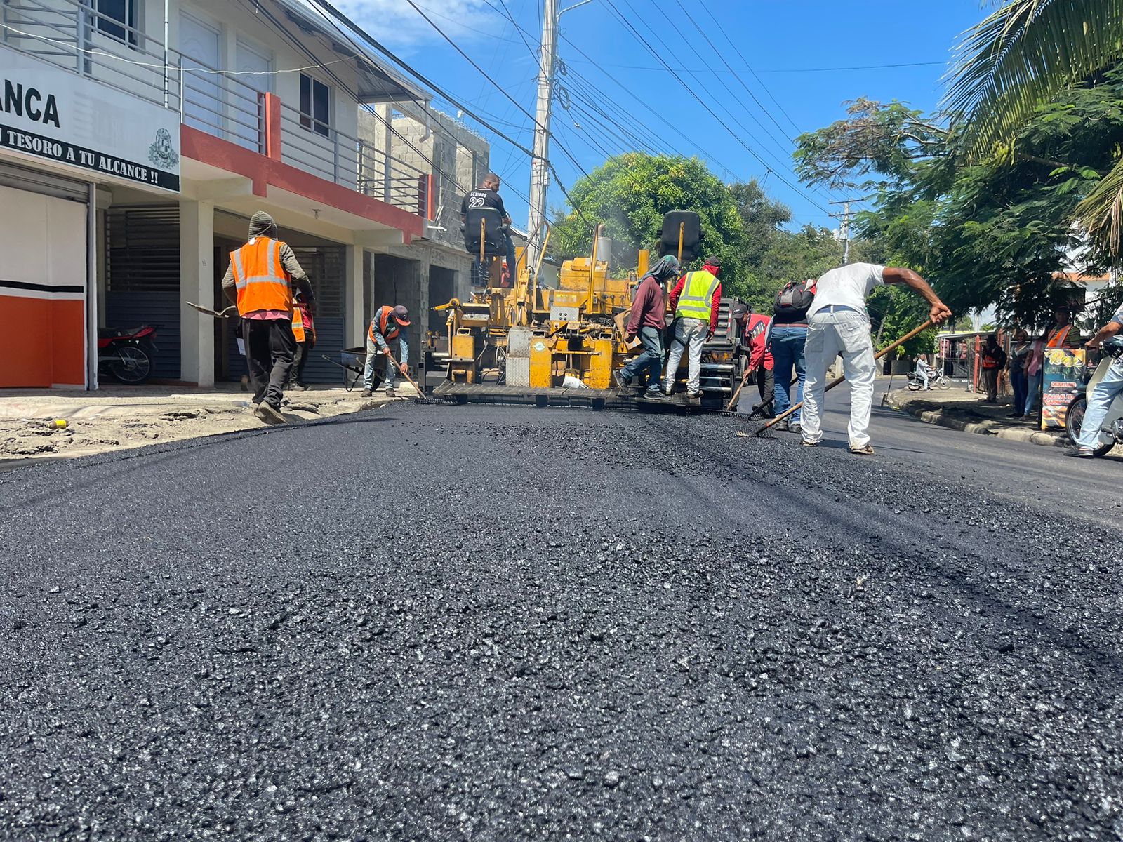 MOPC inicia programa de asfaltado en Puñal Santiago
