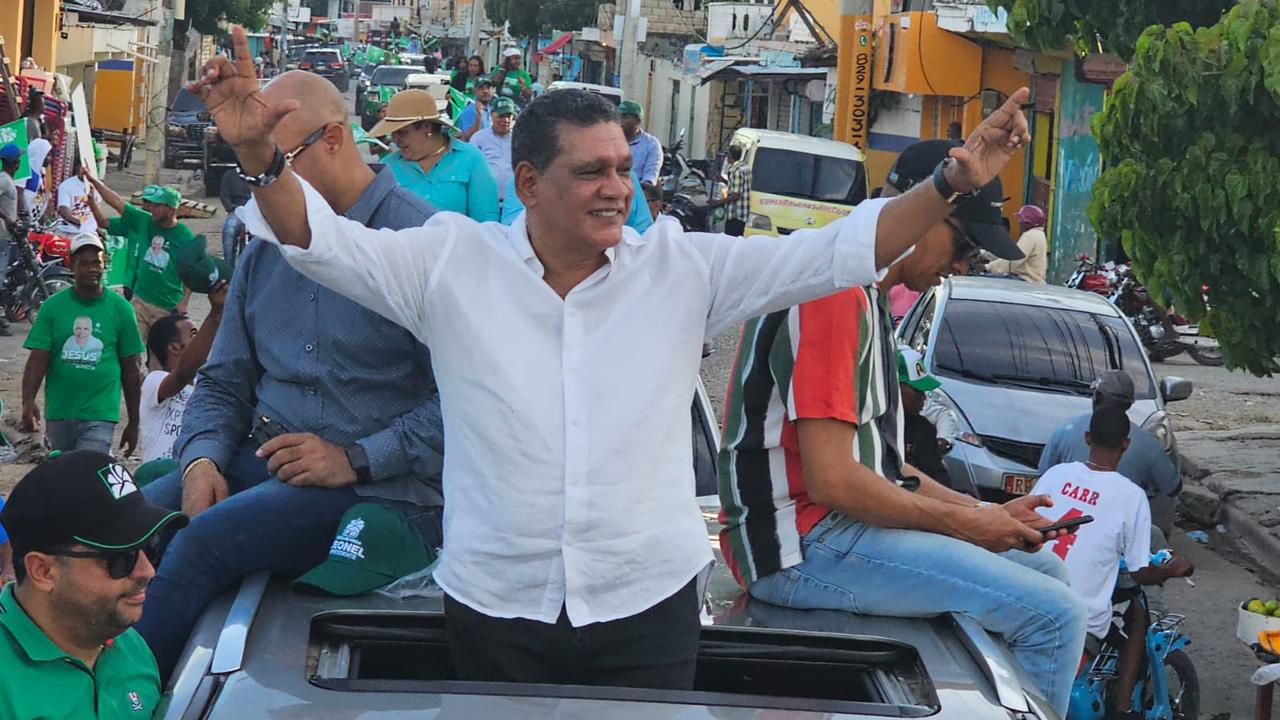 Rubén Maldonado vuelve a tomar las calles; hoy estuvo  en Boca Chica, encabezando una marcha caravana