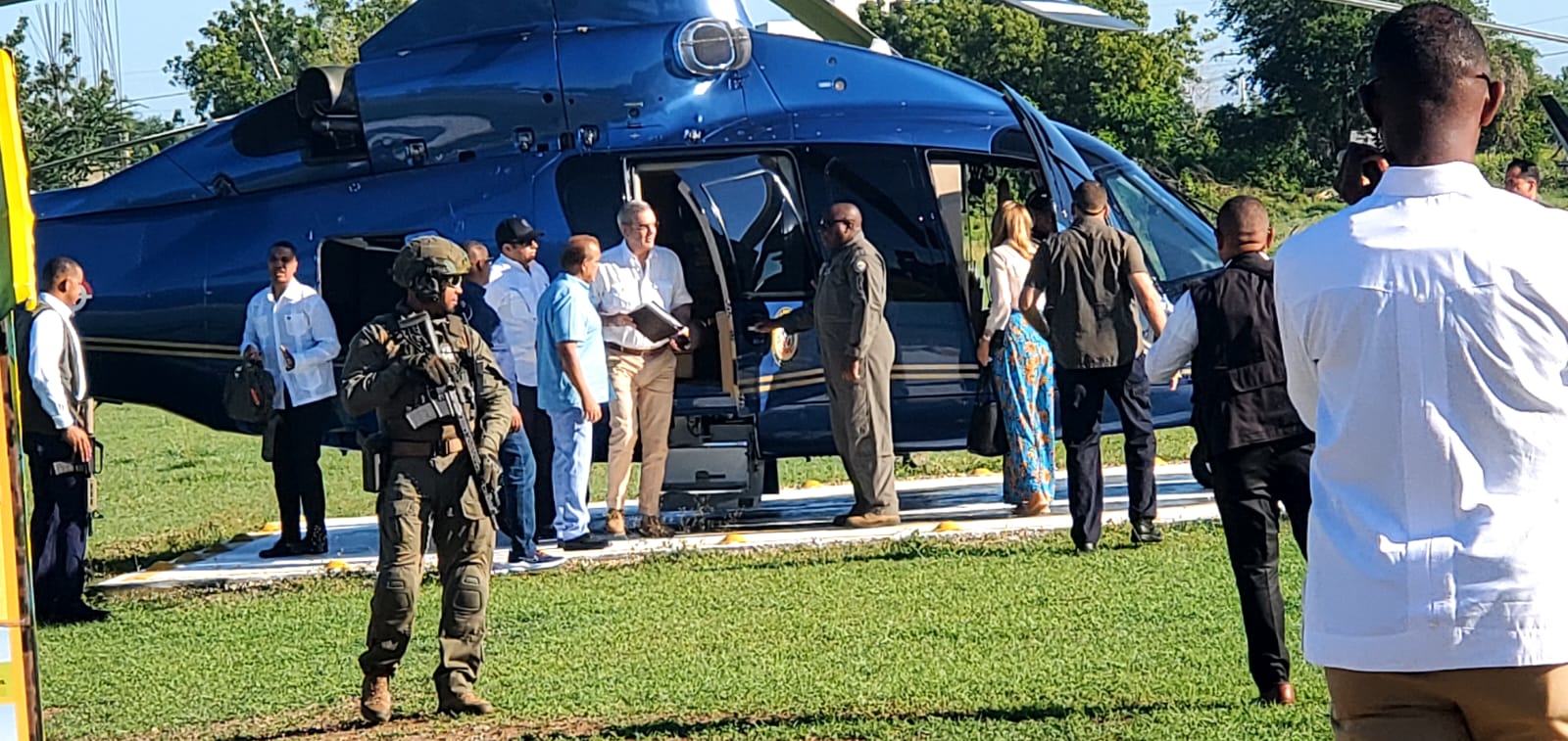 Presidente Luis Abinader llega de sorpresa a frontera de Dajabón