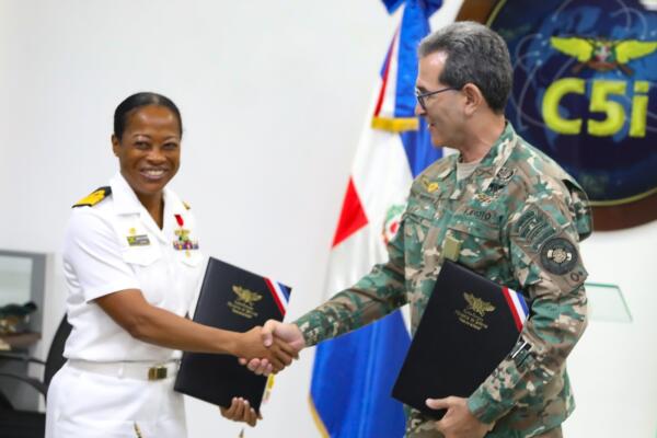Ministerio de Defensa y Jamaica firman convenios para protección de espacios aéreos y marítimos