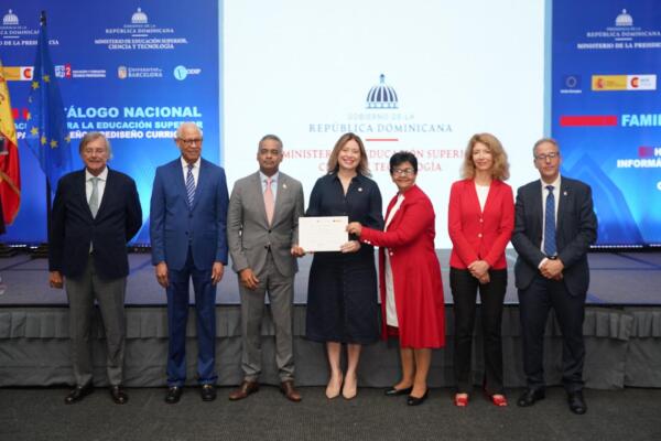 En un acto encabezado por el ministro de la Presidencia,  Joel Santos Echavarría, el MESCYT realizó el cierre formal del Piloto del Catálogo Nacional de Cualificaciones.