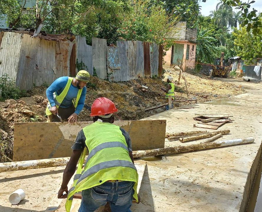 CAASD informa comunitarios de Santo Domingo Norte recibirán más agua y cañadas saneadas