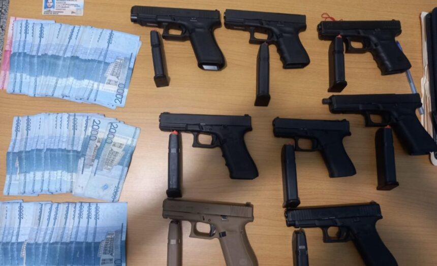 Imponen prisión preventiva a hombre arrestado con ocho pistolas Glock y más de RD$200,000 en Santiago