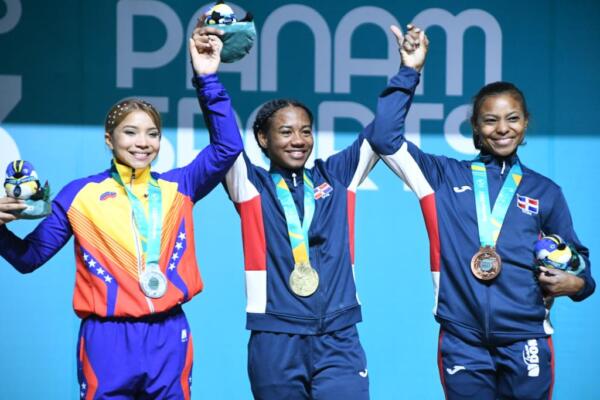 Dahiana junto a las demás ganadoras en los Juegos Panamericanos de Santiago 2023
