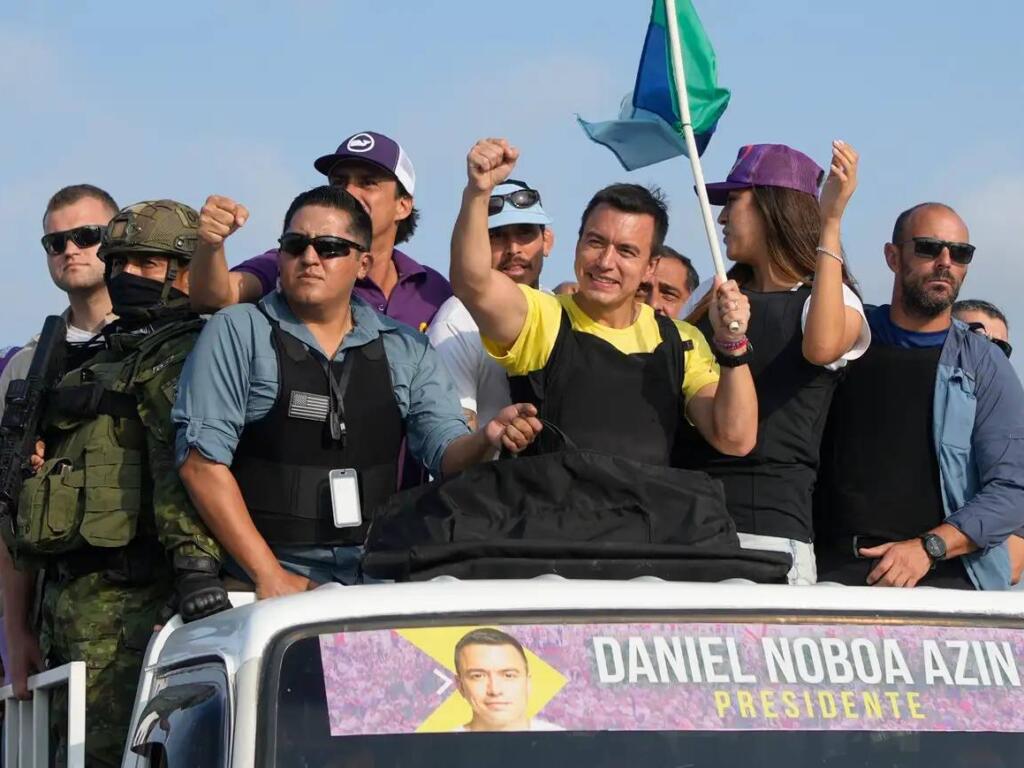 Ecuador elige presidente entre un heredero bananero y una letrada