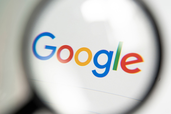 Google utiliza su posición dominante en el mercado de buscadores