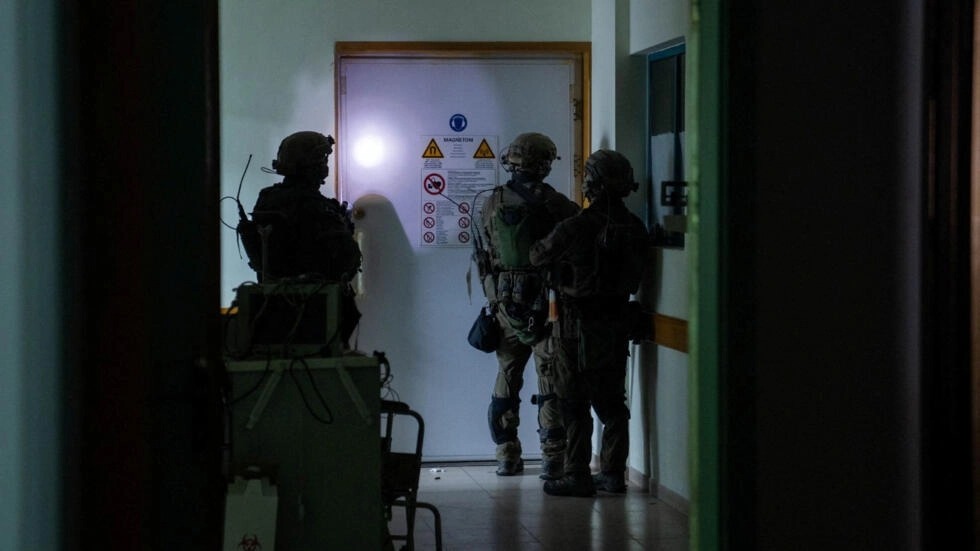 Soldados del ejército israelí en una operación en el hospital de Al Shifa, Gaza. Foto: fuente externa.