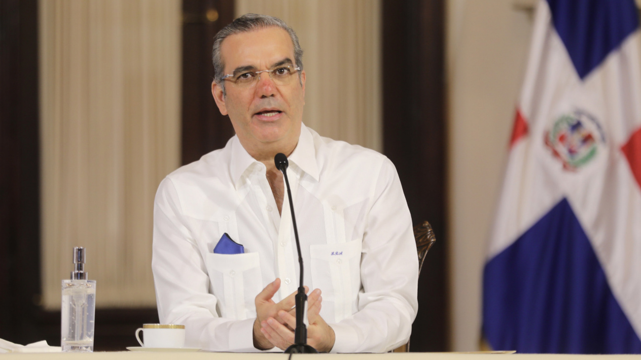 Presidente Abinader califica de "chataje político" supuesto plan para privatizar hospital de Los Mina