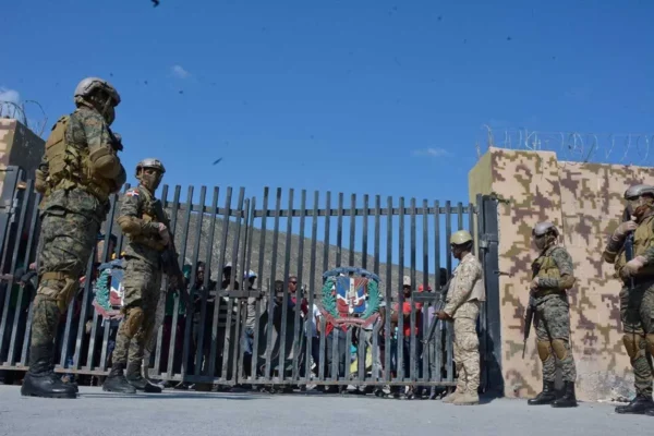 Militares del Ejercito vigilan frontera de Dajabón (Foto  fuente  externa)