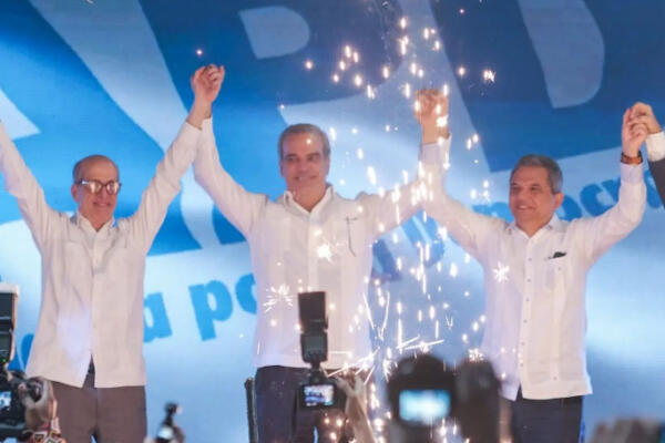 Luis Abinader proclamado como candidato oresidencial 2024 por APD y MAS. Foto: Fuente externa
