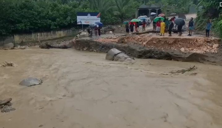 Comunidades incomunicadas en Castillo por derrumbe de puente