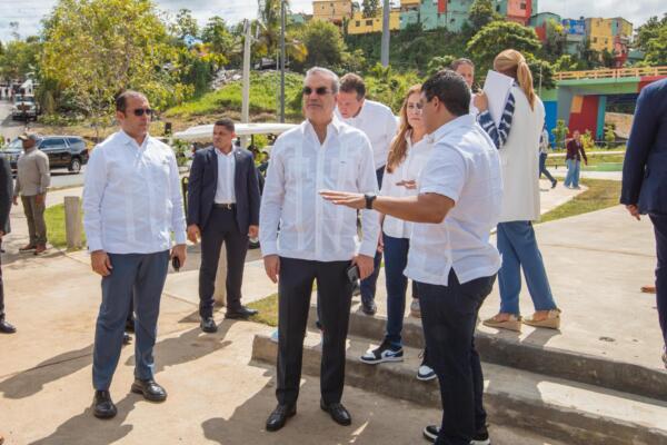 Presidente Luis Abinader deja inaugurado Cristo Park 
