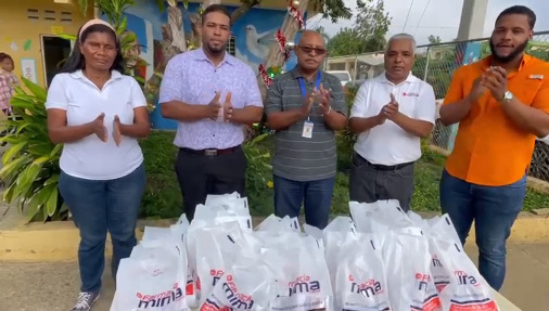 Unión de juntas de vecinos Cotuí y Farmacia Mima llevan jornada contra el dengue