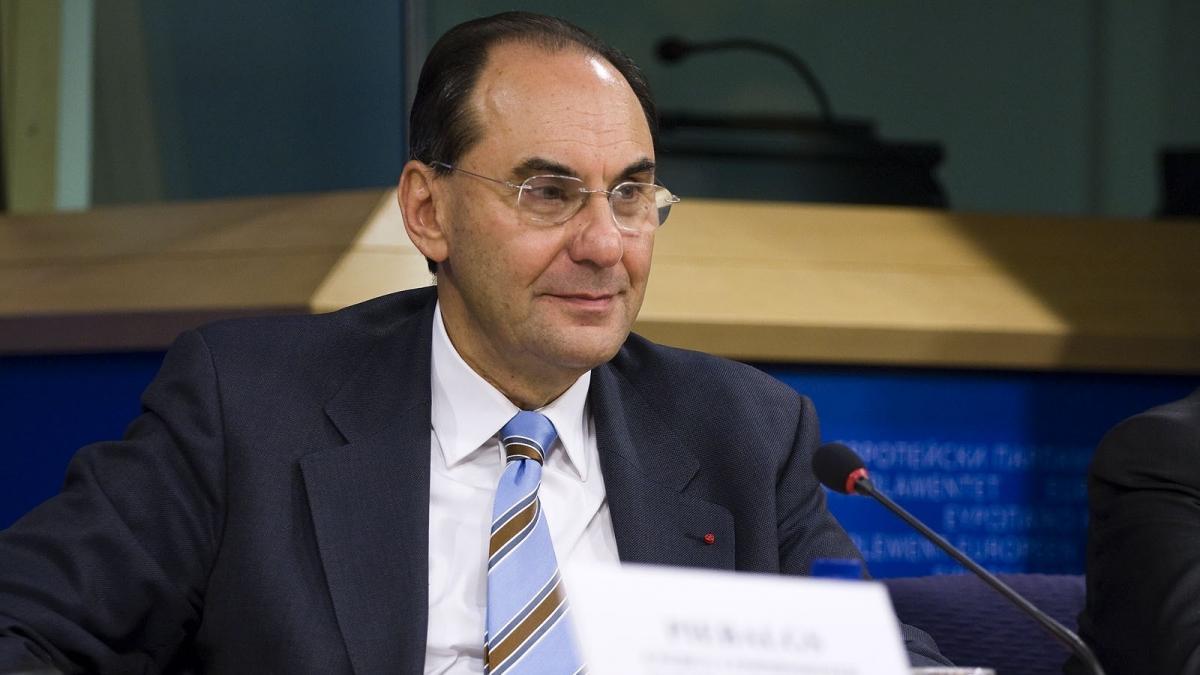 El político español Vidal-Quadras está estable y sin riesgo vital tras ser intervenido